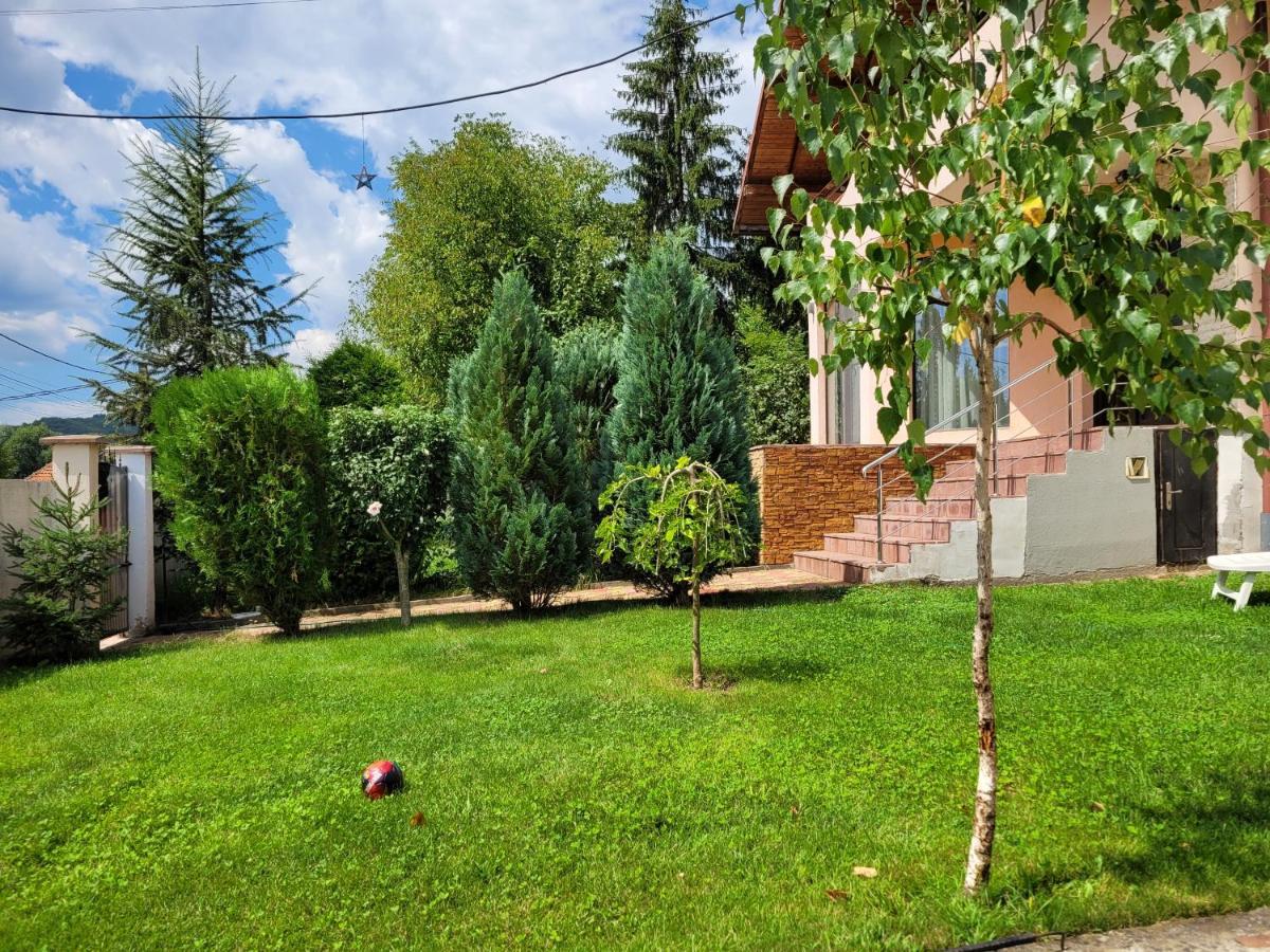 Madas Barbatesti Exterior photo